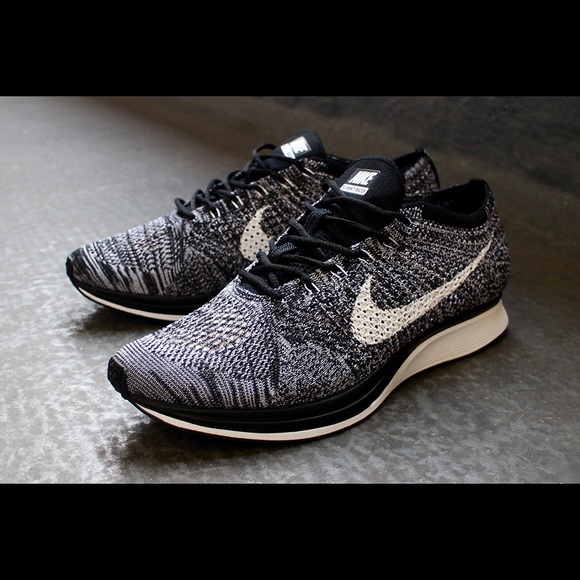 nike air flyknit racer oreo 